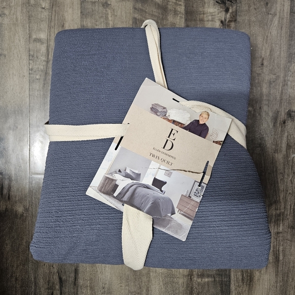 Ed Ellen Degeneres Sonoma, Twin Quilt, Deep Blue - Picture 4 of 4